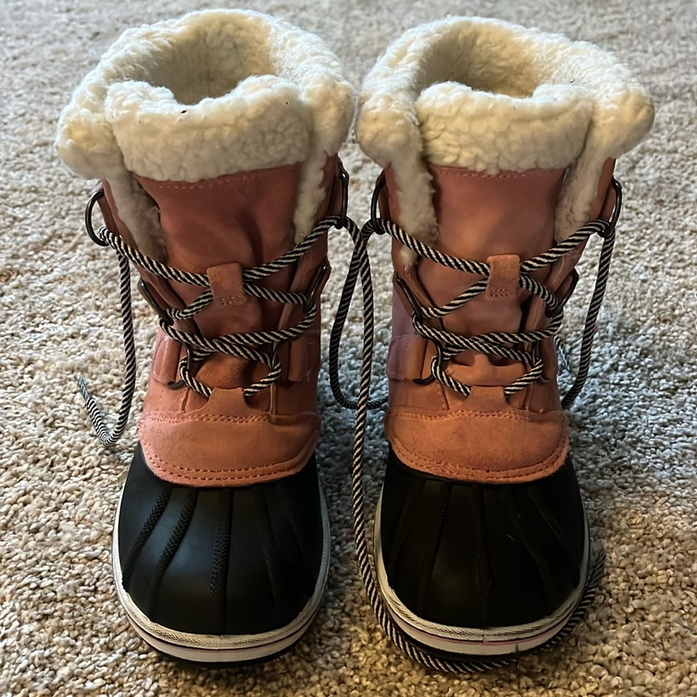 Girls pink and black snow boots size 13